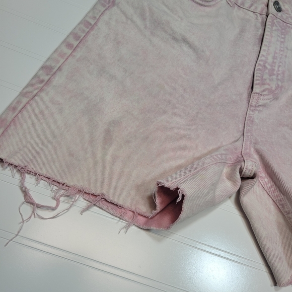 BDG High Rise Mom Shorts Pink Denim 28 Distressed Raw Hem - Picture 3 of 5